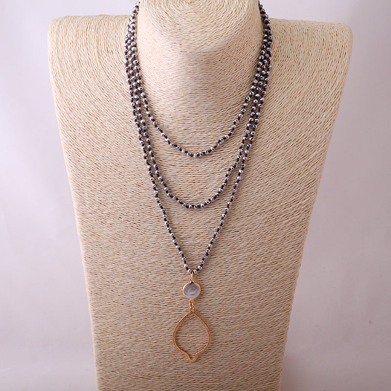 Crystal Knotted Glass With Pearl Necklace